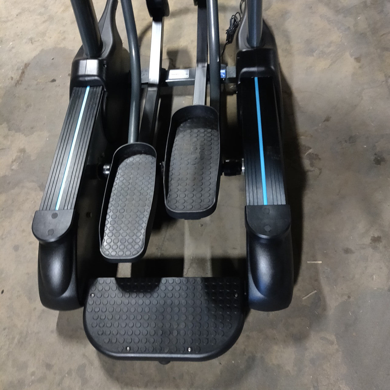 TRUE XS1000-19 Elliptical with Envision 16" Console