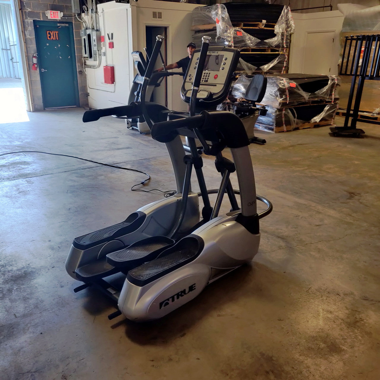 True Fitness CS400 Elliptical w/ Escalate 9 Console