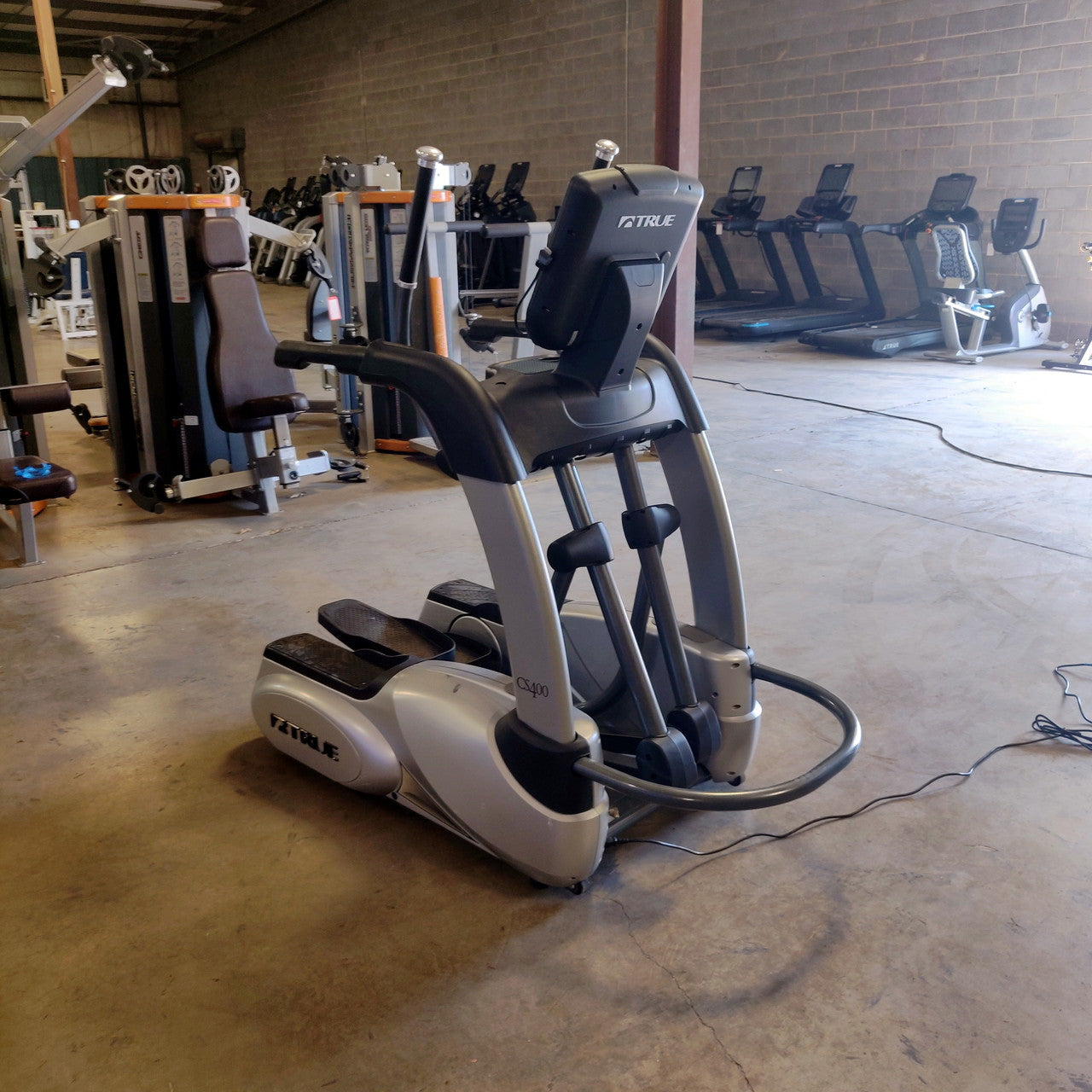True Fitness CS400 Elliptical w/ Escalate 9 Console
