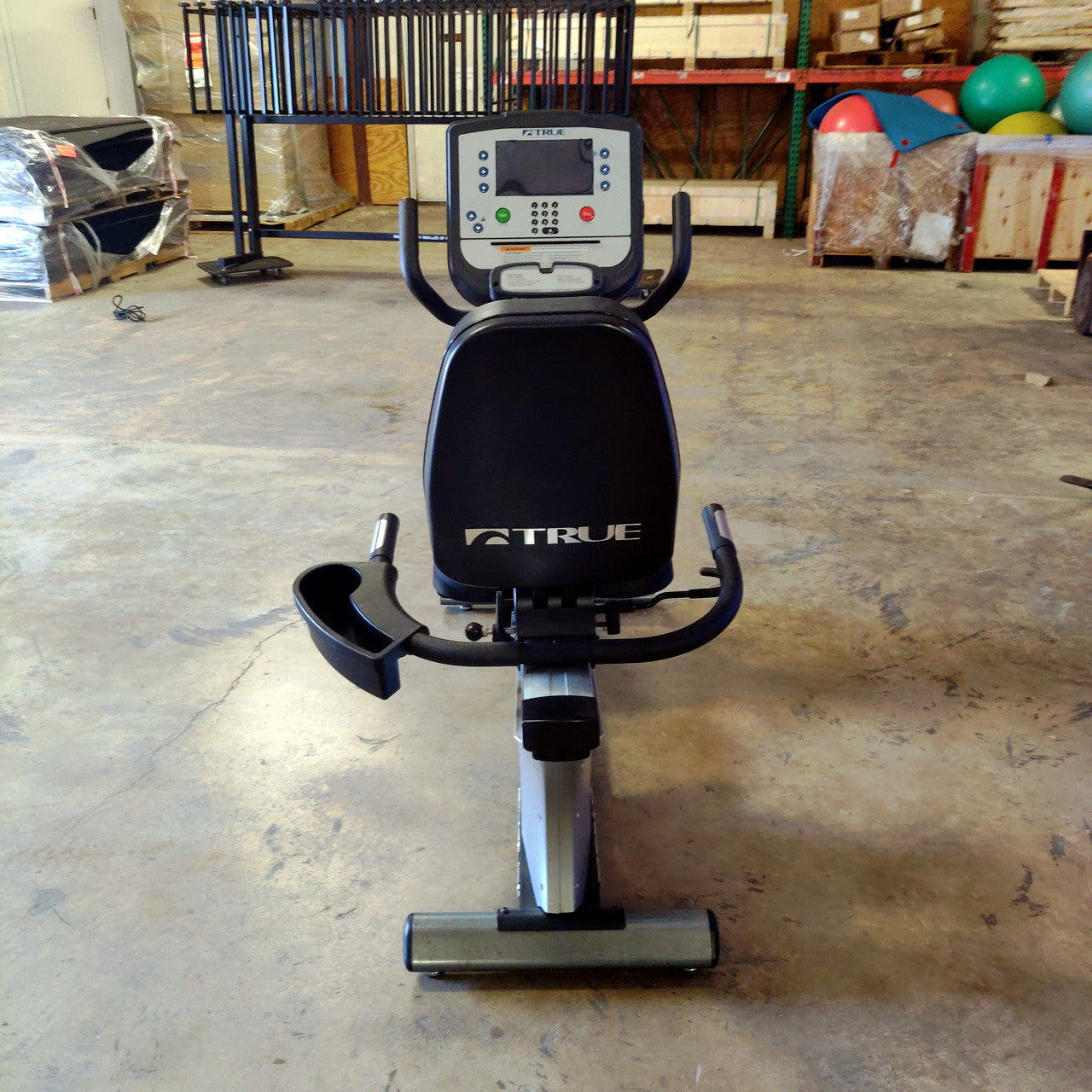 True Fitness CS400 Recumbent w/ Escalate 9 Console