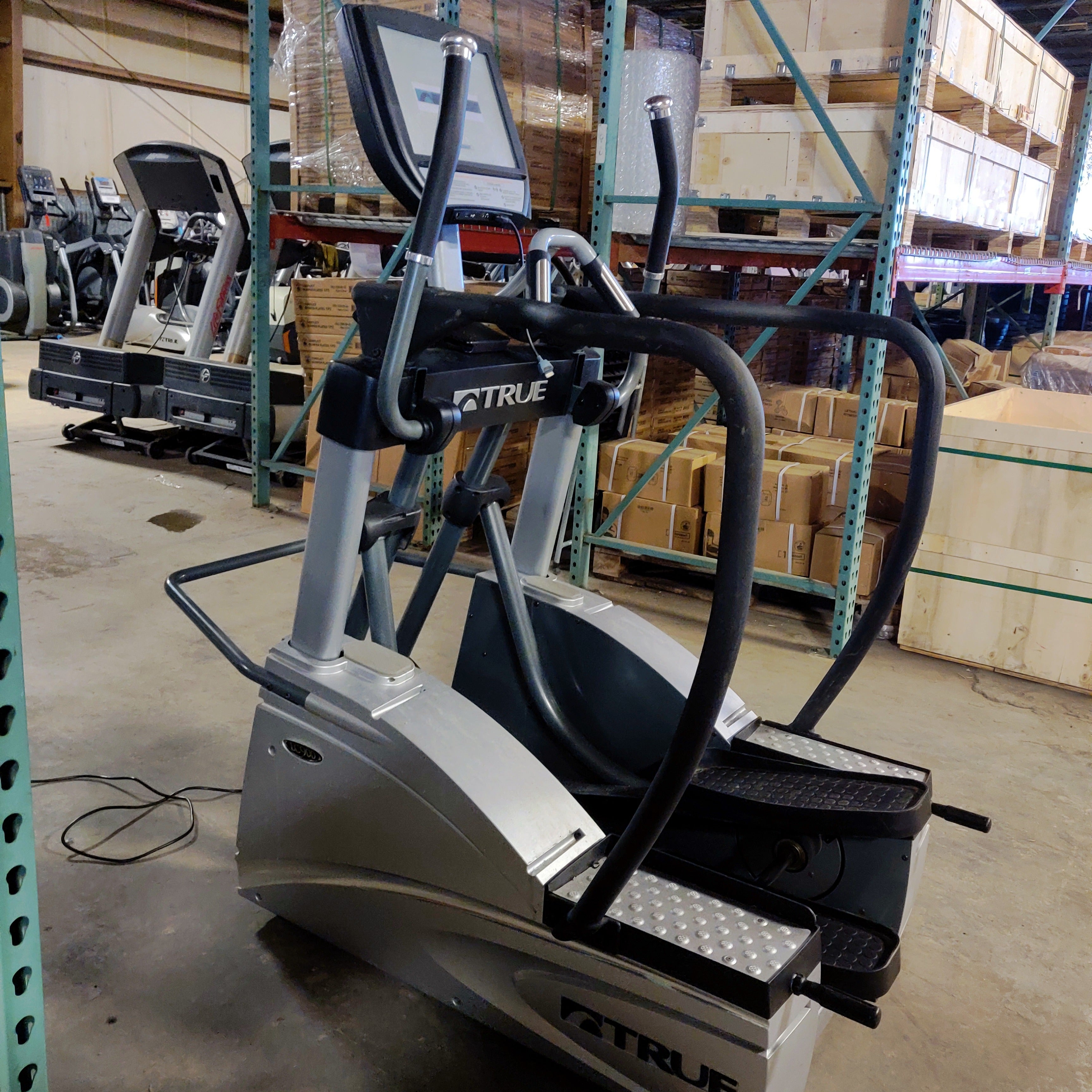 True Fitness LC900 Elliptical with Console