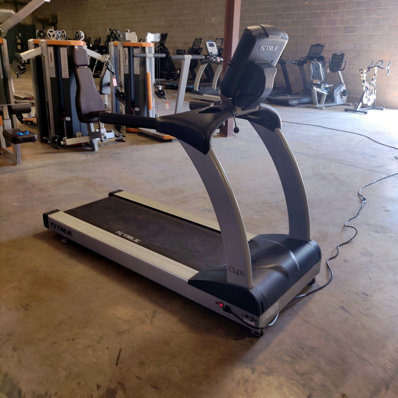 True Fitness TCS400 Treadmill with Escalate 9 Console