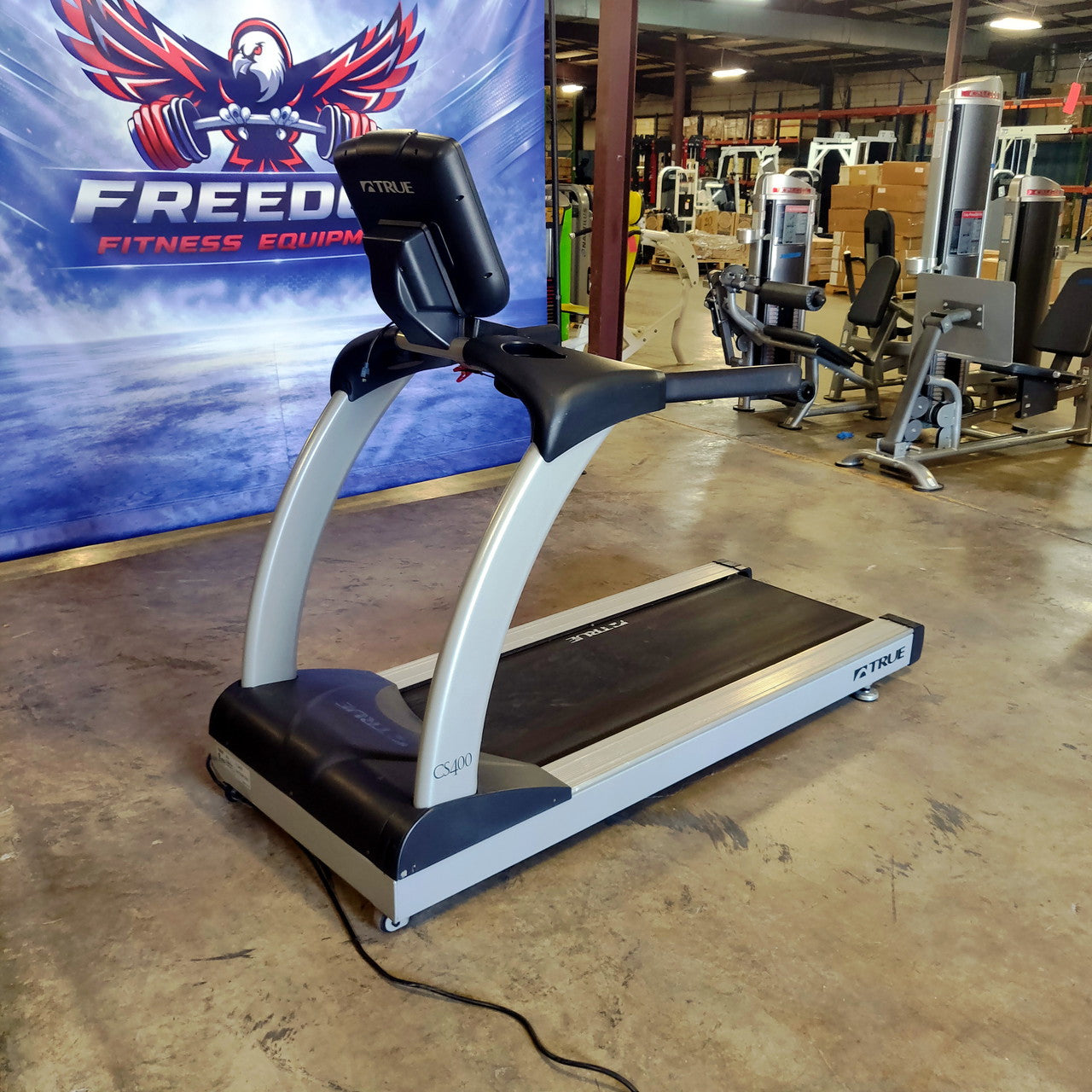 True Fitness TCS400 Treadmill with Escalate 9 Console
