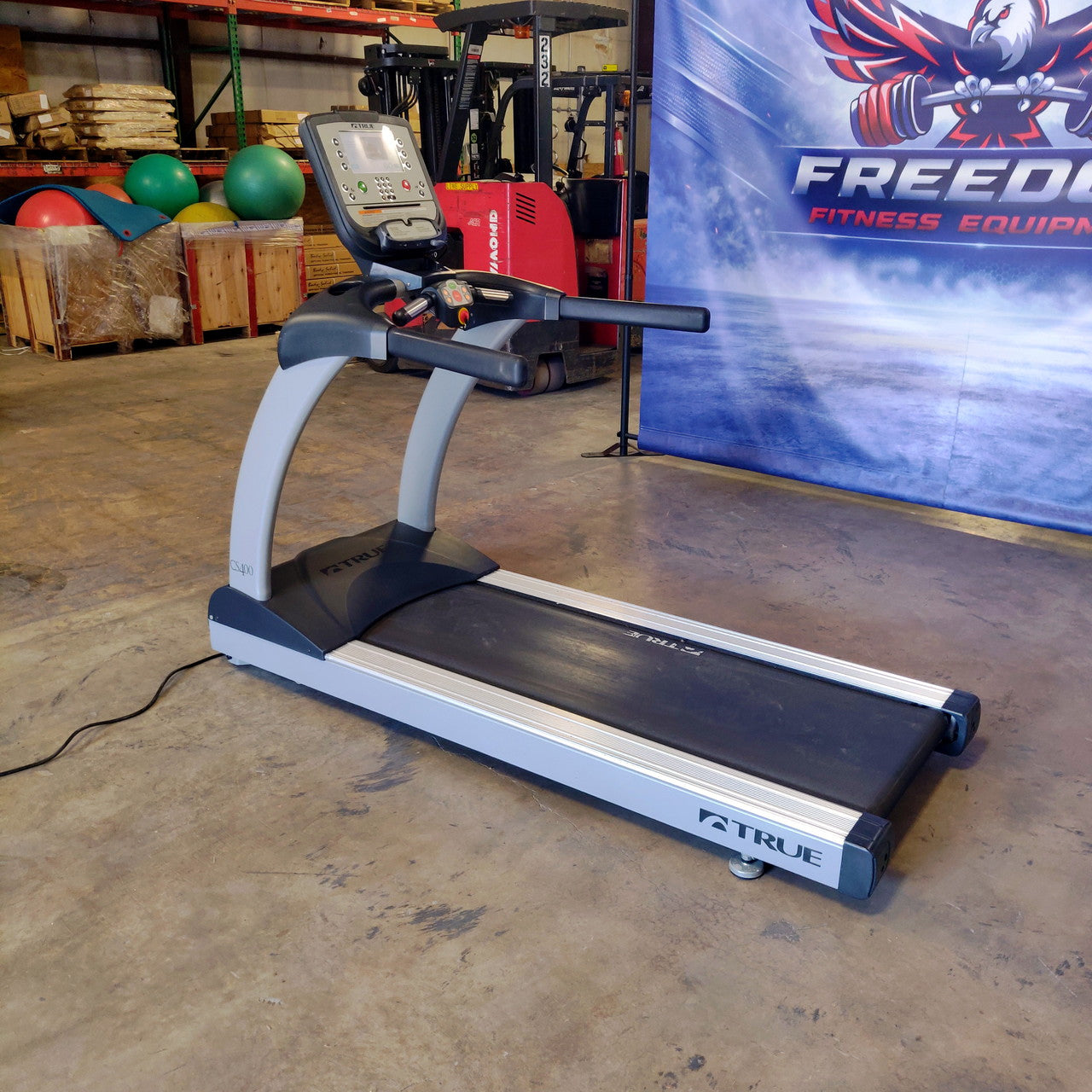 True Fitness TCS400 Treadmill with Escalate 9 Console