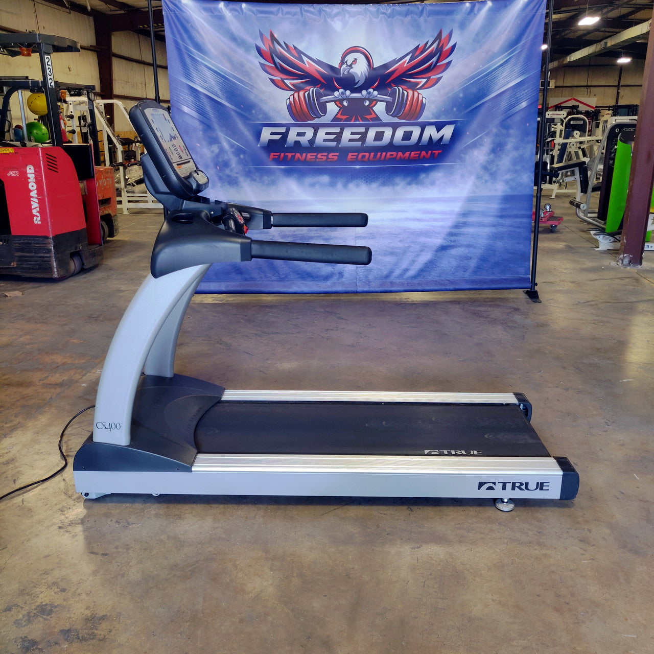 True Fitness TCS400 Treadmill with Escalate 9 Console