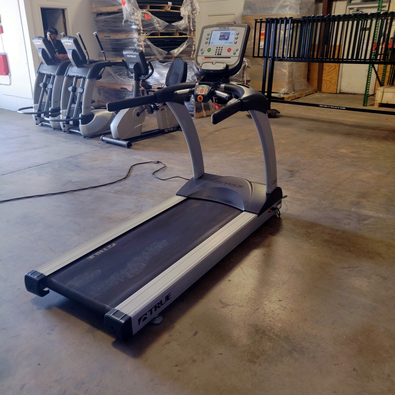 True Fitness TCS400 Treadmill with Escalate 9 Console