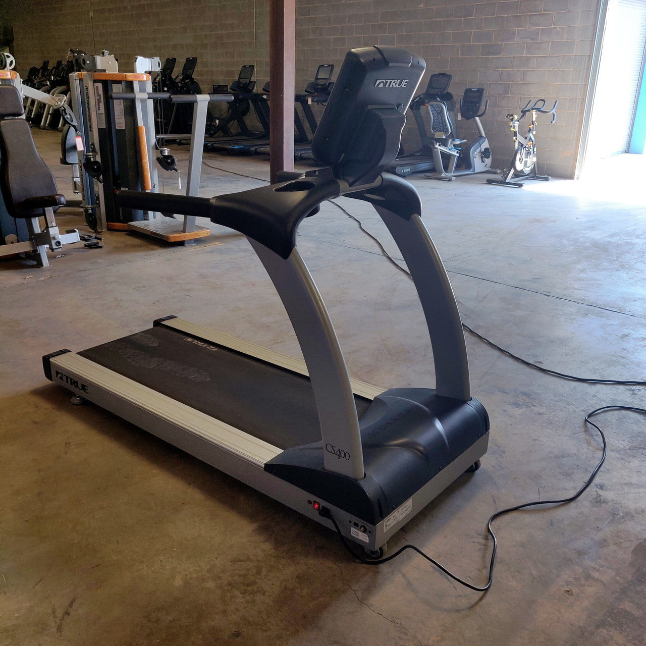 True Fitness TCS400 Treadmill with Escalate 9 Console