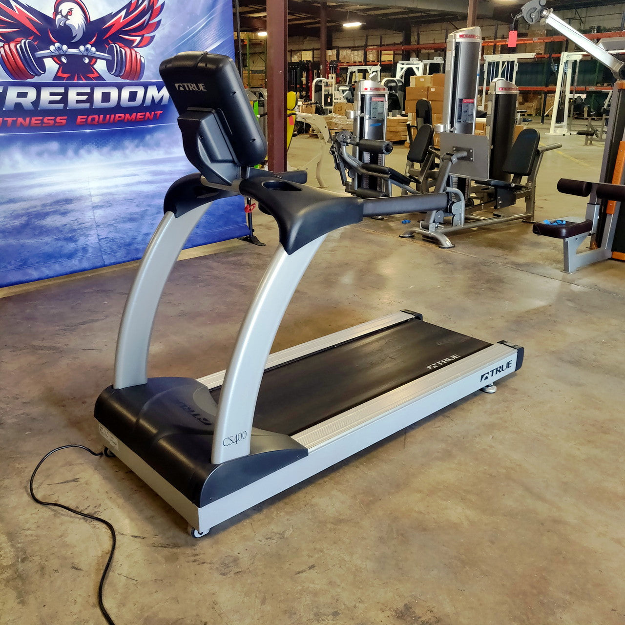 True Fitness TCS400 Treadmill with Escalate 9 Console