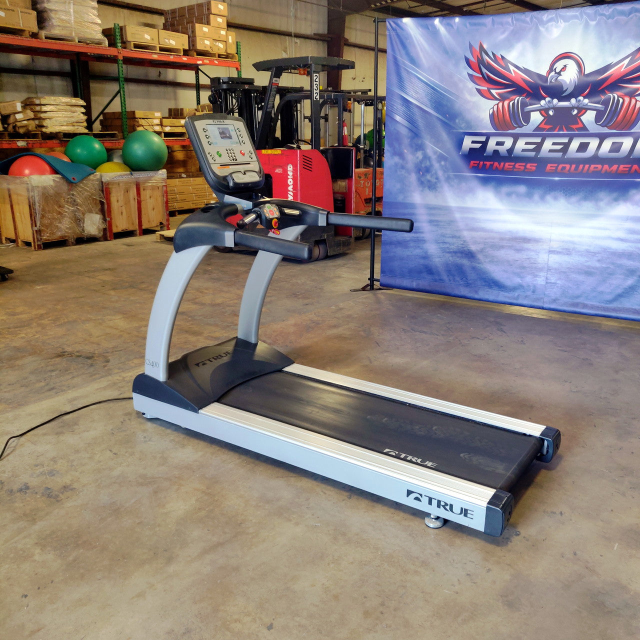 True Fitness TCS400 Treadmill with Escalate 9 Console