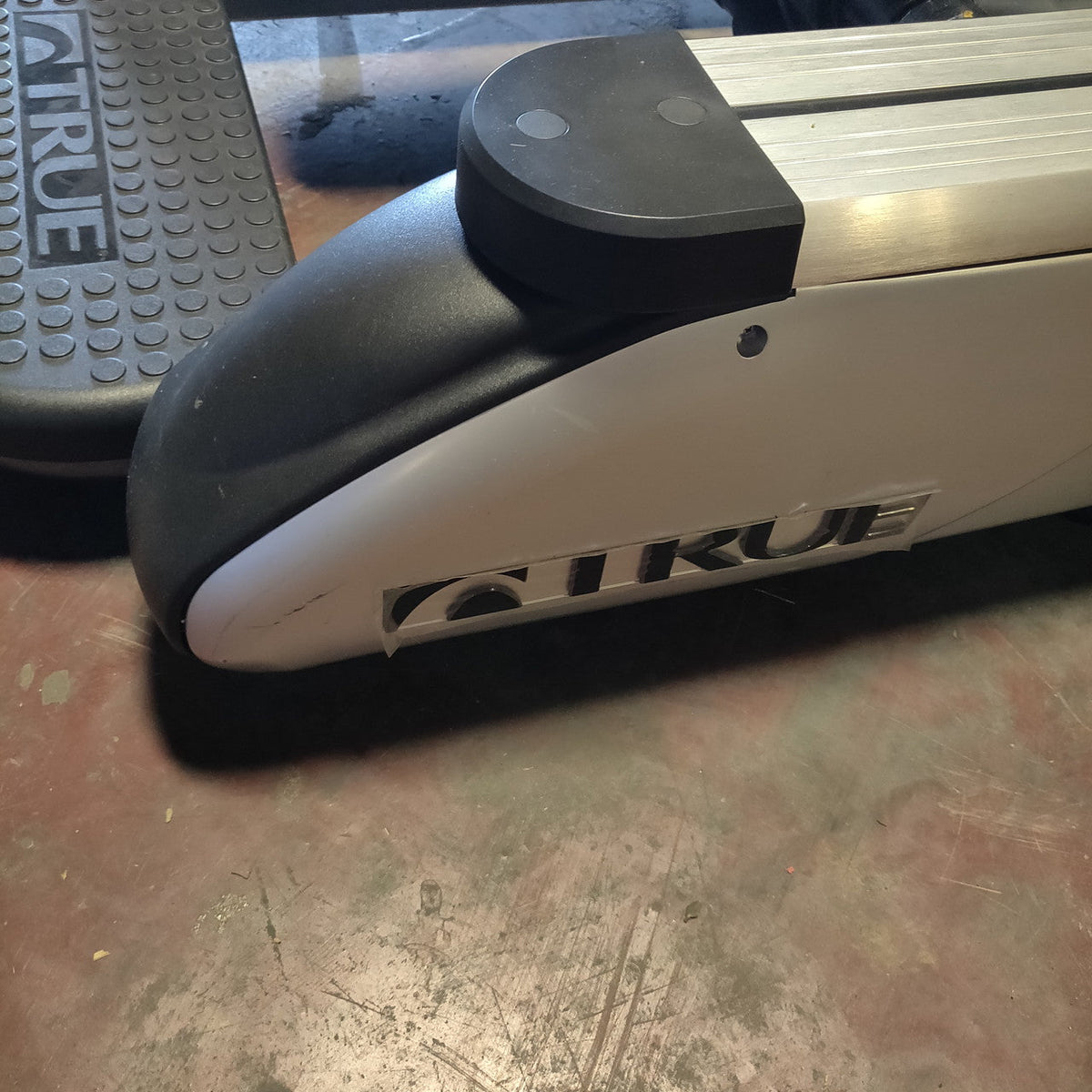 True Fitness XS1000 Spectrum Elliptical w/ Touchscreen Console