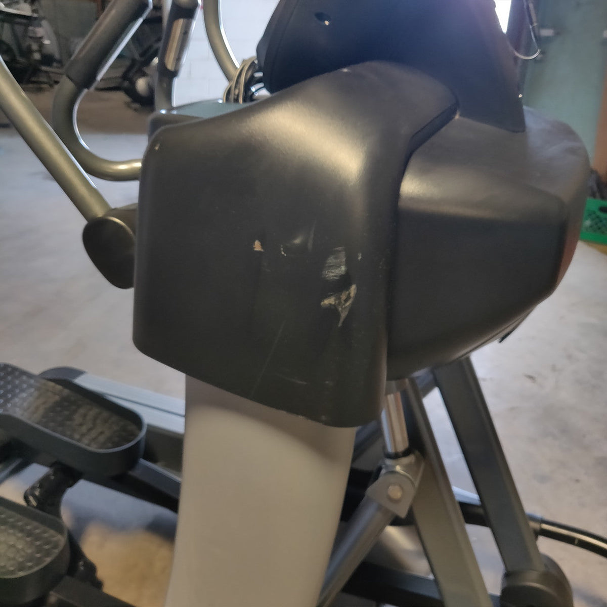 True Fitness XS1000 Spectrum Elliptical w/ Touchscreen Console