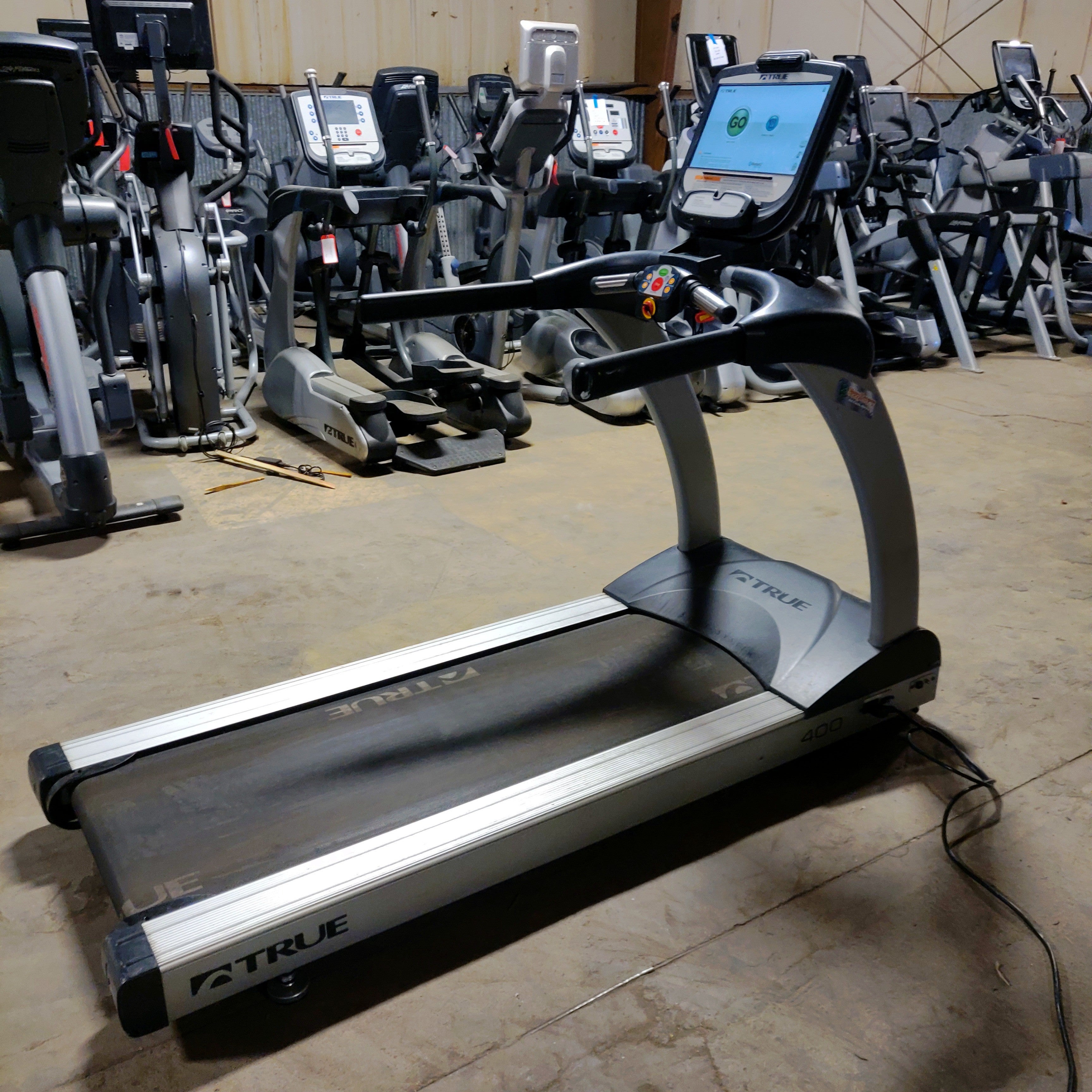 True Treadmill 400 Model with Interactive Digital Display