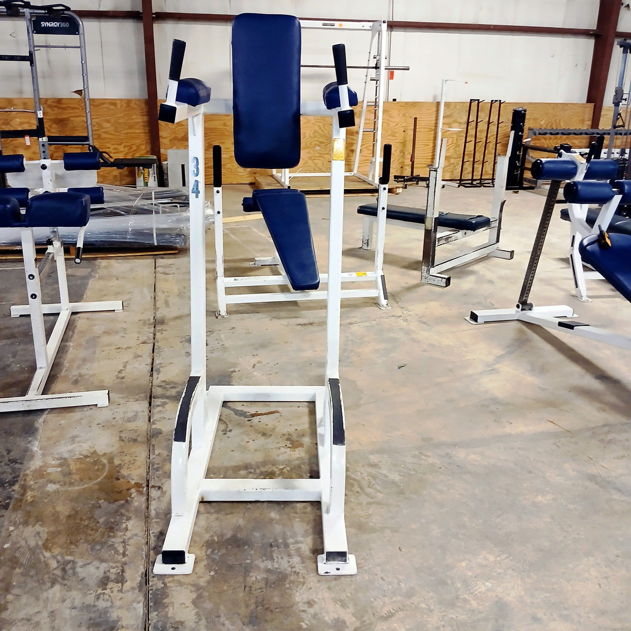 Vertical Knee Raise with Dip Station for Abdominal and Core Training